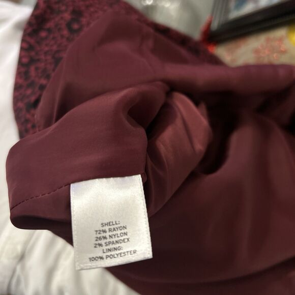 Halogen Size 8 Leopard Print Pencil Skirt Burgundy Black Knee Length - Picture 5 of 5